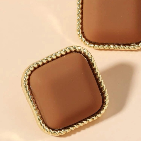 Square Stud Earrings - Picture 4 of 5